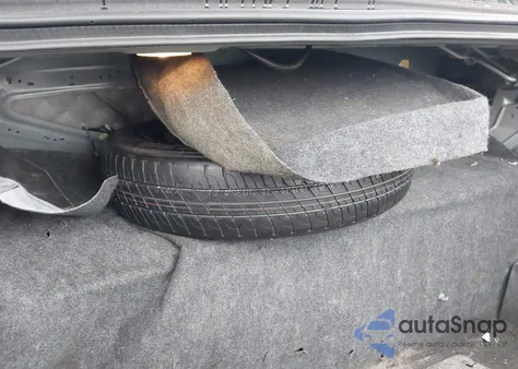 2011 Ford Crown Victoria Lx z USA, uszkodzony, nr VIN 2FABP7EV8BX165712